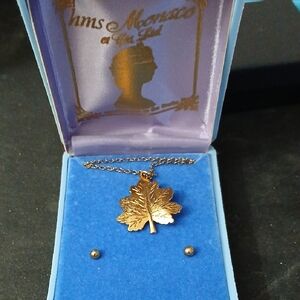 Gold Tone Leaf Pendant Necklace